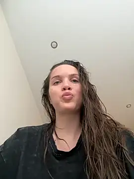 Snapshot of Beverly_Hilll chatting on November 2025 12:16:02 PM Beverly Hilll online show from November 2025 12:16:02 PM