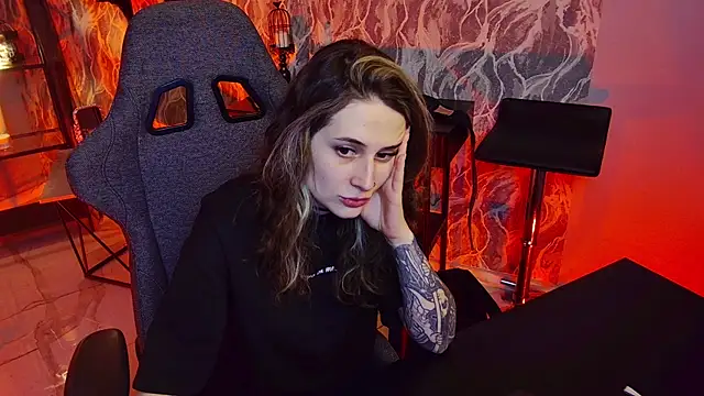 Snapshot of OliviaMcClean chatting on November 2025 03:05:01 AM OliviaMcClean online show from November 2025 03:05:01 AM