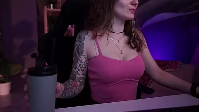 Snapshot of OliviaMcClean chatting on November 2025 05:56:02 AM OliviaMcClean online show from November 2025 05:56:02 AM