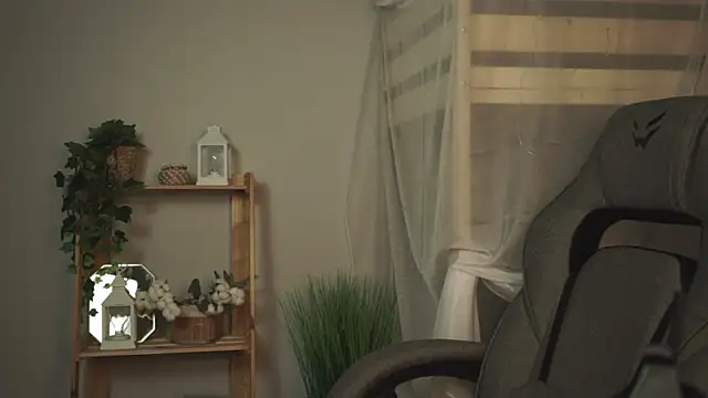 Snapshot of OliviaMcClean chatting on November 2025 02:44:01 AM OliviaMcClean online show from November 2025 02:44:01 AM