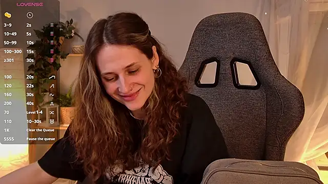 Snapshot of OliviaMcClean chatting on February 2026 05:09:01 PM OliviaMcClean online show from February 2026 05:09:01 PM