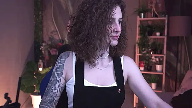 Snapshot of OliviaMcClean chatting on February 2026 11:36:02 PM OliviaMcClean online show from February 2026 11:36:02 PM