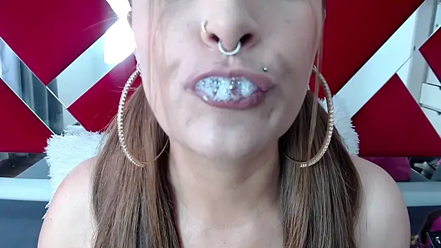 nicollewayne10 online show from October 2025 06:27:02 PM