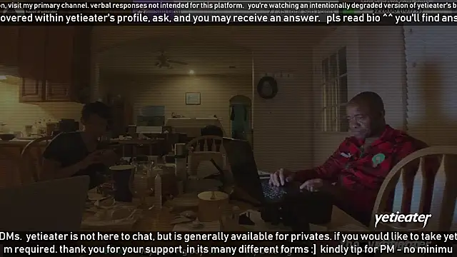 Snapshot of yetieater chatting on December 2024 07:04:02 AM yetieater online show from December 2024 07:04:02 AM