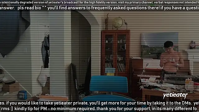 Snapshot of yetieater chatting on February 2025 08:32:01 PM yetieater online show from February 2025 08:32:01 PM