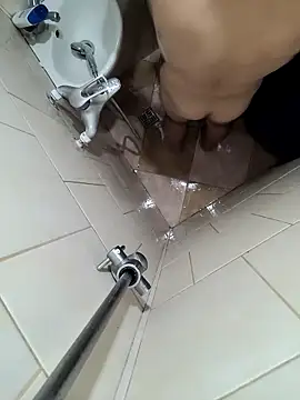 Snapshot of Nike-reactor chatting on December 2025 01:02:02 AM Nike-reactor online show from December 2025 01:02:02 AM