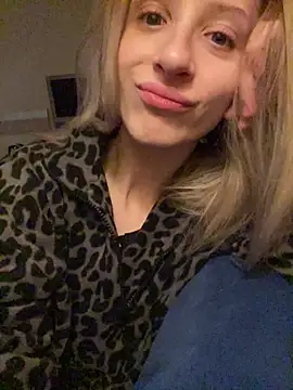 Snapshot of amorearte_m chatting on December 2025 06:06:01 AM amorearte m online show from December 2025 06:06:01 AM