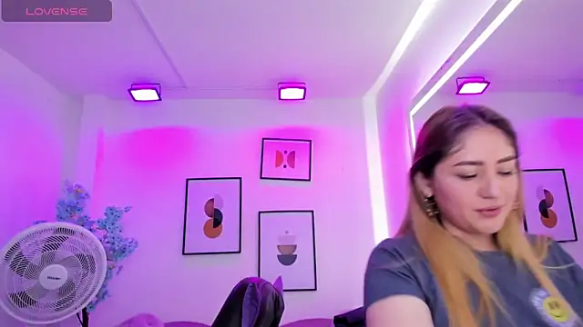 Snapshot of Agatha_luxx chatting on March 2025 12:34:01 PM Agatha luxx online show from March 2025 12:34:01 PM