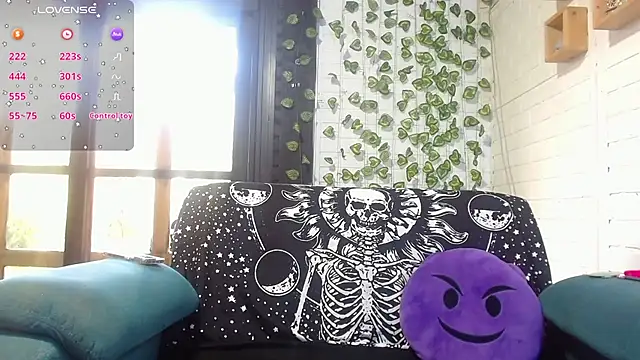 Snapshot of LiraSonnett chatting on October 2025 09:12:02 PM LiraSonnett online show from October 2025 09:12:02 PM