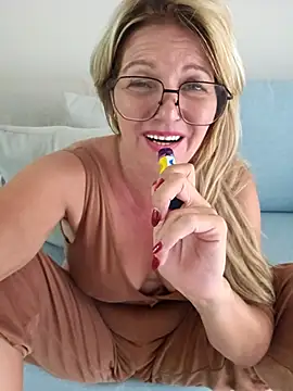 Melody73 online show from September 2025 05:18:02 PM