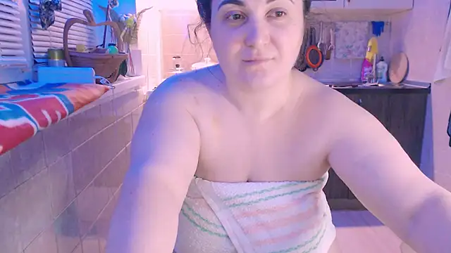 Snapshot of SoftLia chatting on February 2025 11:48:01 PM SoftLia online show from February 2025 11:48:01 PM