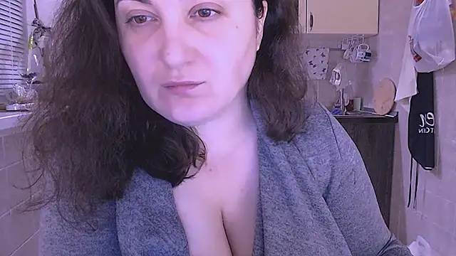 Snapshot of SoftLia chatting on October 2025 11:48:02 PM SoftLia online show from October 2025 11:48:02 PM