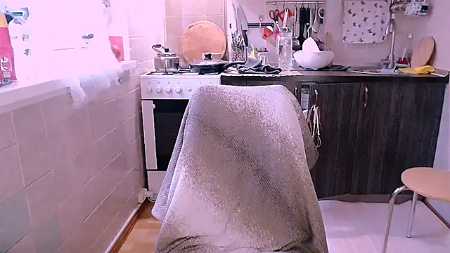 Snapshot of SoftLia chatting on October 2025 07:05:02 AM SoftLia online show from October 2025 07:05:02 AM