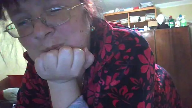 Snapshot of Queen-Elizabeth-25 chatting on March 2025 07:38:01 PM Queen-Elizabeth-25 online show from March 2025 07:38:01 PM