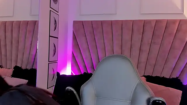 LunaSotto online show from October 2025 08:07:02 PM