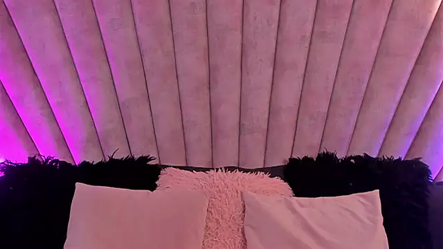 LunaSotto online show from October 2025 07:32:01 PM