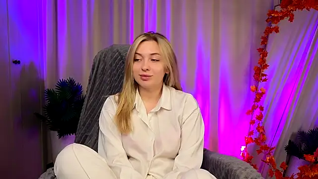 Snapshot of christie_luv chatting on November 2025 02:24:02 PM christie luv online show from November 2025 02:24:02 PM