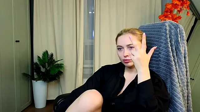 Snapshot of christie_luv chatting on November 2025 02:28:01 PM christie luv online show from November 2025 02:28:01 PM