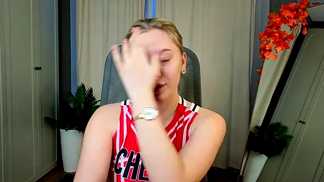 Snapshot of christie_luv chatting on November 2025 01:43:01 PM christie luv online show from November 2025 01:43:01 PM