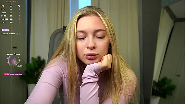 Snapshot of christie_luv chatting on December 2025 01:09:02 PM christie luv online show from December 2025 01:09:02 PM