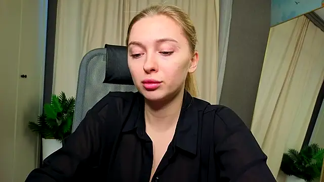 Snapshot of christie_luv chatting on December 2025 01:09:02 PM christie luv online show from December 2025 01:09:02 PM