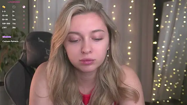 Snapshot of christie_luv chatting on January 2026 01:05:02 PM christie luv online show from January 2026 01:05:02 PM