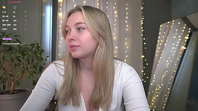 Snapshot of christie_luv chatting on January 2026 01:05:02 PM christie luv online show from January 2026 01:05:02 PM