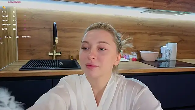 Snapshot of christie_luv chatting on January 2026 01:37:02 PM christie luv online show from January 2026 01:37:02 PM