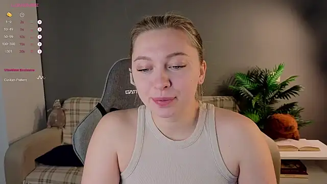 Snapshot of christie_luv chatting on February 2026 11:25:01 AM christie luv online show from February 2026 11:25:01 AM