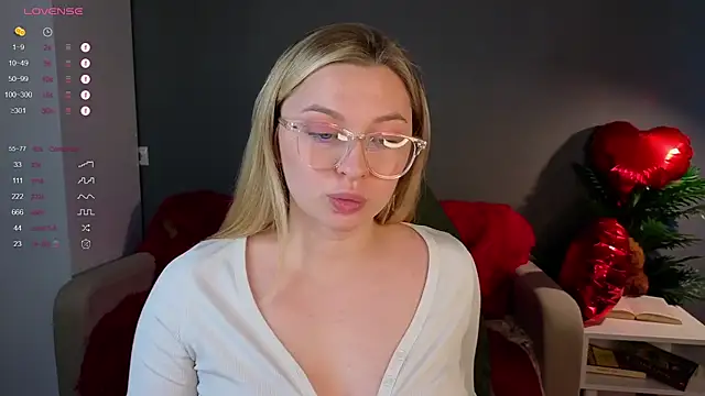 Snapshot of christie_luv chatting on February 2026 11:17:01 AM christie luv online show from February 2026 11:17:01 AM