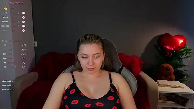 Snapshot of christie_luv chatting on February 2026 09:16:01 AM christie luv online show from February 2026 09:16:01 AM