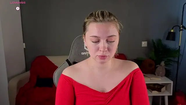 Snapshot of christie_luv chatting on March 2026 01:06:02 PM christie luv online show from March 2026 01:06:02 PM