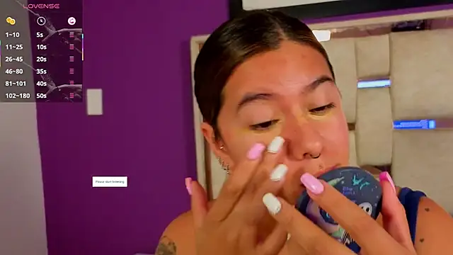 Snapshot of emilyy_cooperr chatting on April 2026 12:21:01 PM emilyy cooperr online show from April 2026 12:21:01 PM