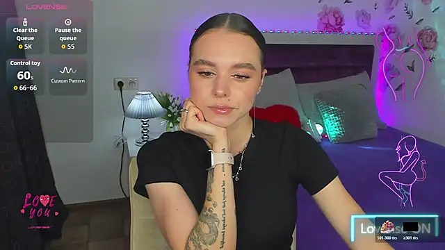 EmelyMason online show from May 2026 04:51:01 AM
