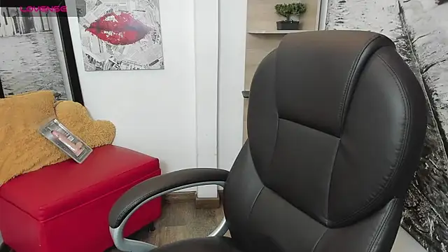 Snapshot of issa__nassar chatting on November 2025 03:22:02 PM issa nassar online show from November 2025 03:22:02 PM