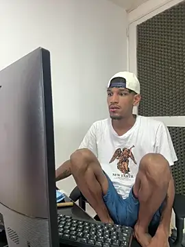 Snapshot of Miguel_bigcock chatting on May 2026 02:05:01 PM Miguel bigcock online show from May 2026 02:05:01 PM
