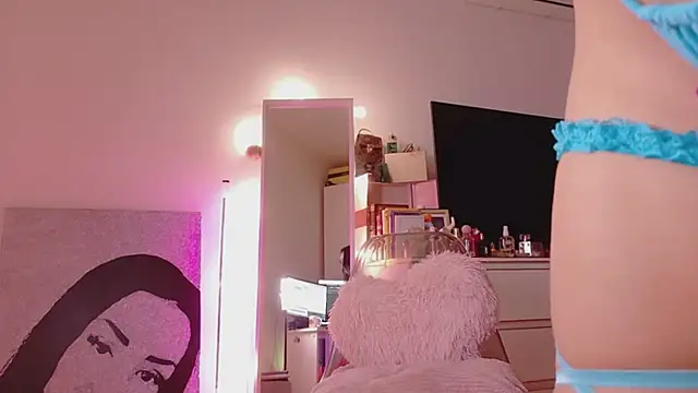 Snapshot of MiaKnoxxx chatting on February 2026 11:31:02 PM MiaKnoxxx online show from February 2026 11:31:02 PM