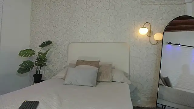 alanarouge online show from May 2026 12:01:02 PM