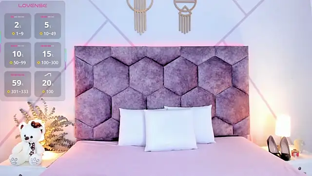 aurora collinss  online show from February 2026 12:22:02 PM