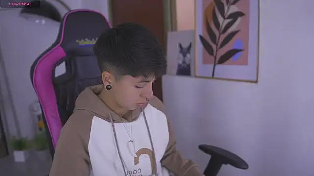 tommy blue online show from September 2025 01:02:02 PM