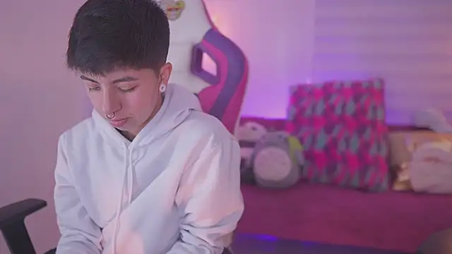 tommy blue online show from November 2025 12:37:02 PM