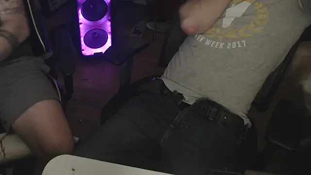 Snapshot of weknowourworth6999 chatting on September 2025 01:32:01 PM weknowourworth6999 online show from September 2025 01:32:01 PM