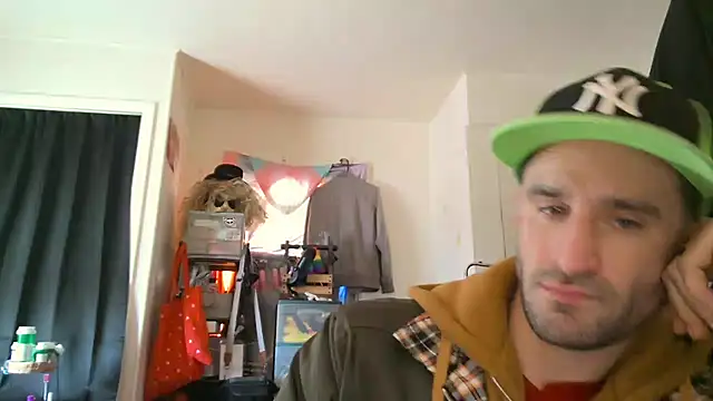 Snapshot of weknowourworth6999 chatting on October 2025 06:26:01 PM weknowourworth6999 online show from October 2025 06:26:01 PM