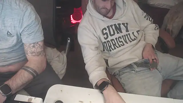 Snapshot of weknowourworth6999 chatting on October 2025 10:04:01 PM weknowourworth6999 online show from October 2025 10:04:01 PM