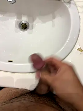 Snapshot of Runstat chatting on October 2025 11:31:02 PM Runstat online show from October 2025 11:31:02 PM