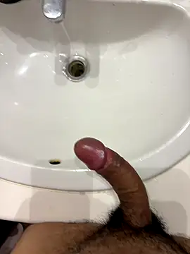 Snapshot of Runstat chatting on November 2025 12:10:02 AM Runstat online show from November 2025 12:10:02 AM