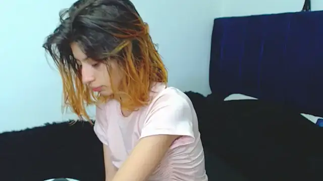 Snapshot of KratosAfroditacs chatting on October 2025 06:50:02 PM KratosAfroditacs online show from October 2025 06:50:02 PM