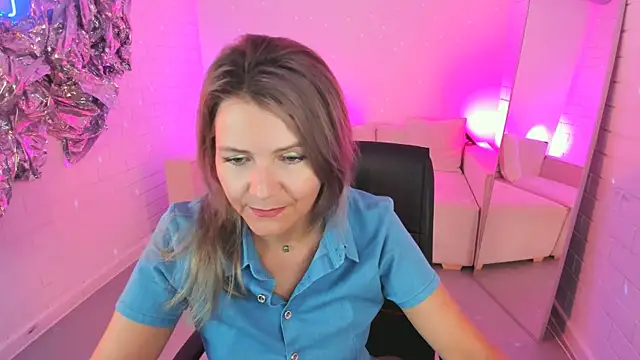 NicoleHitman online show from July 2026 01:18:01 PM