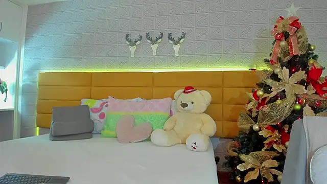 LeilaHiuston online show from November 2025 08:30:01 PM