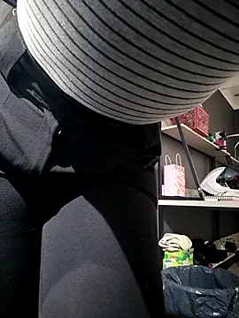 Isabella Varella online show from September 2025 12:51:01 PM